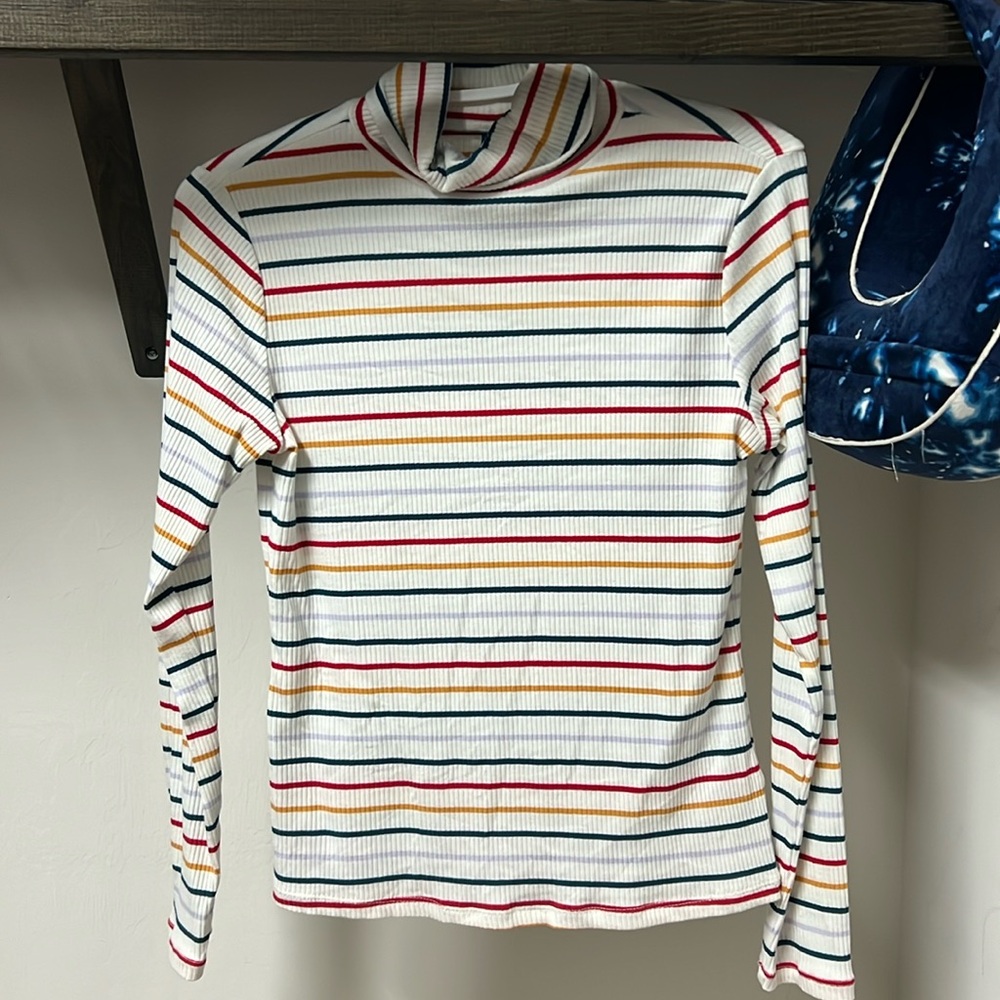 Old Navy lightweight turtleneck